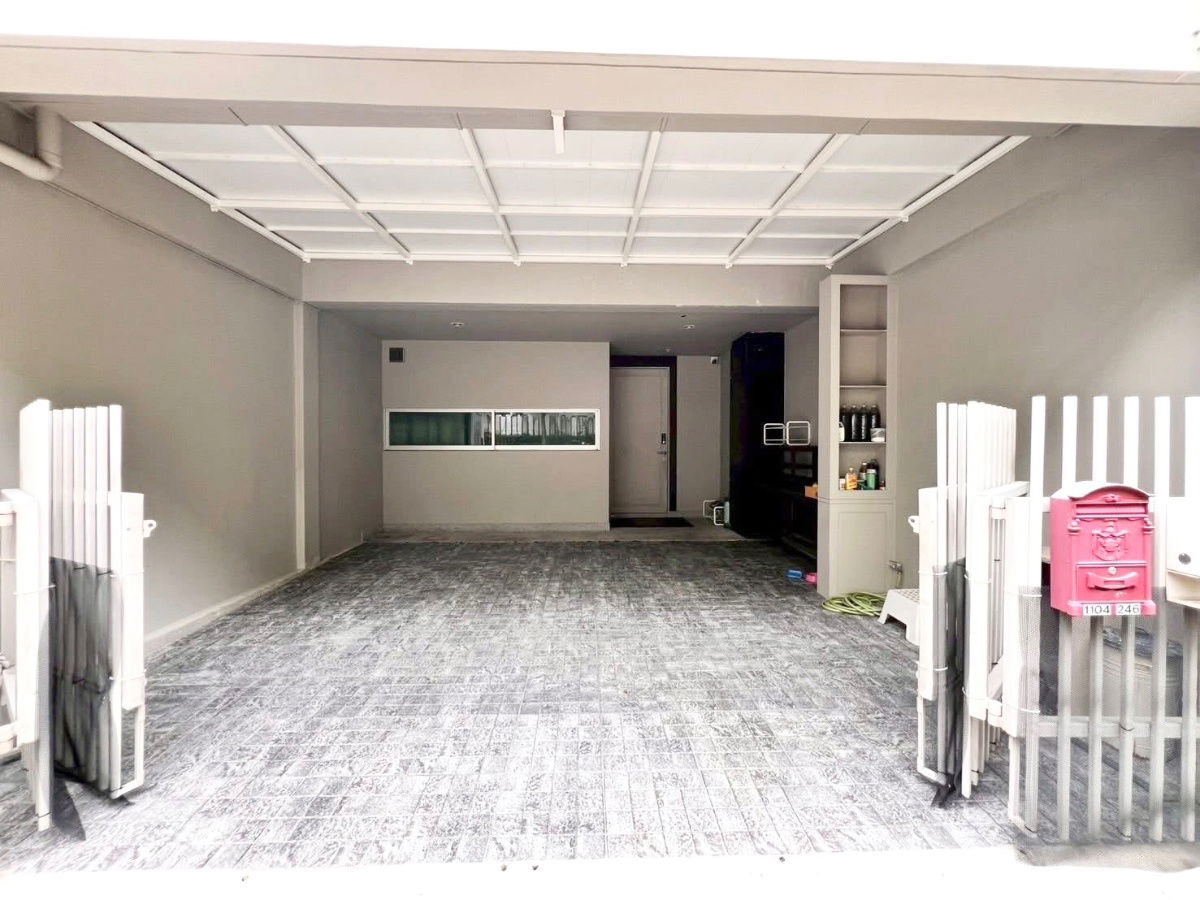 picture For Rent Noble Cube Pattanakarn 3-storey townhome, fully furnished with full electrical appliances. Ready to move in. near Ekkamai–Thonglor - 2/9