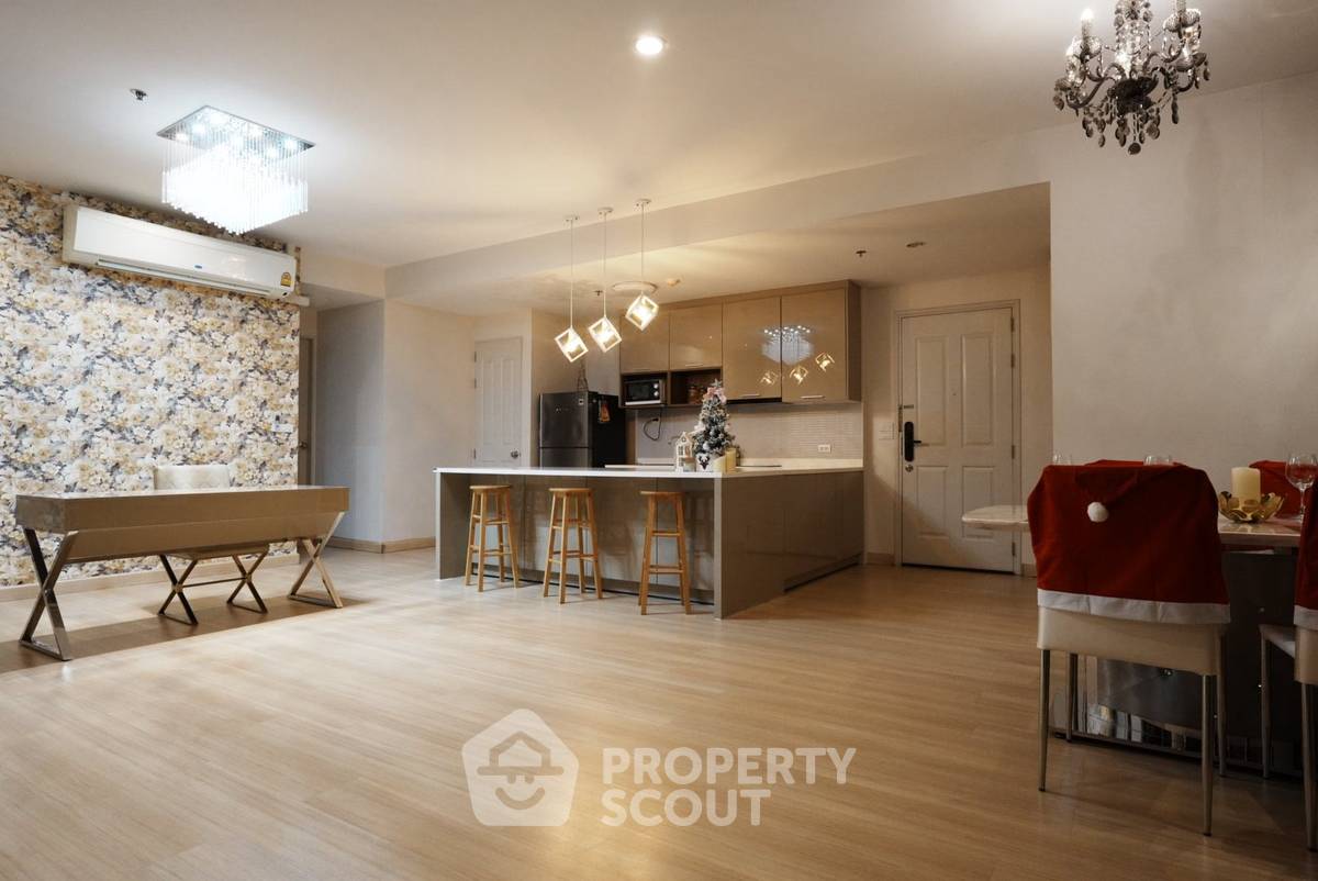 picture 2-BR Condo at Baan Sathorn Chaopraya near BTS Krung Thon Buri (ID 2463826) - 16/17