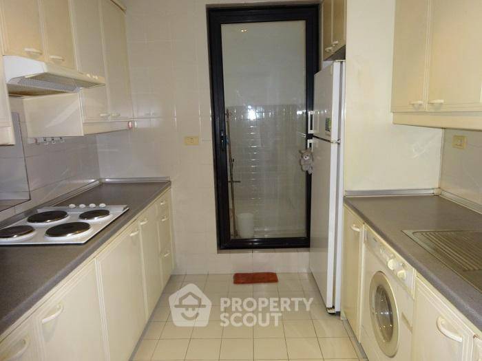 picture 2-BR Condo at Baan Piya Sathorn near MRT Si Lom (ID 510049) - 13/17