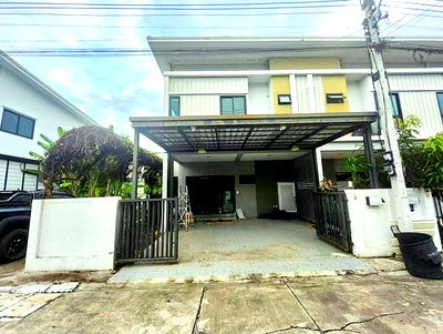 เช่าทาวน์โฮม ลาดหลุมแก้ว ปทุมธานี : ถ.ราชพฤกษ์-กาญจนาภิเษก ลาดหลุมแก้ว ให้เช่าทาวน์โฮม 2 ชั้น 29 ตร.วา. 232 ตร.ม.ตลาด ส.สุนีย์ 200 ม. รพ.ปากเกร็ด 2 3.9 กม. 4 นอน 3 น้ำ