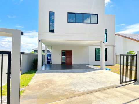 บ้านสร้างใหม่ โมเดิร์น ,บ้านท่ารั้ว ใกล้ร,ร,นานาชาติ มิลฮิลล์