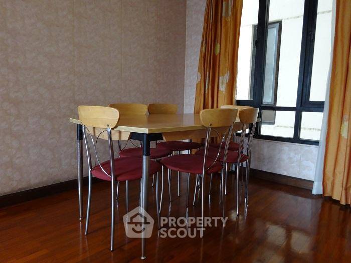 picture 2-BR Condo at Baan Piya Sathorn near MRT Si Lom (ID 510049) - 10/17