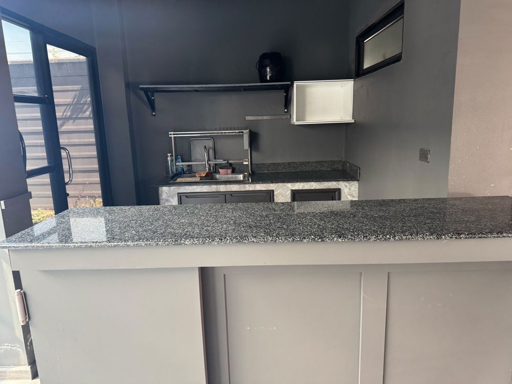 picture Call : 099-219-8824 Haus Clover Chaengwattana-Ratchaphreuk, Home Office Townhome 3.5 stories 2 adjacent buildings 60 sq.wa, Parking for several cars - 8/14