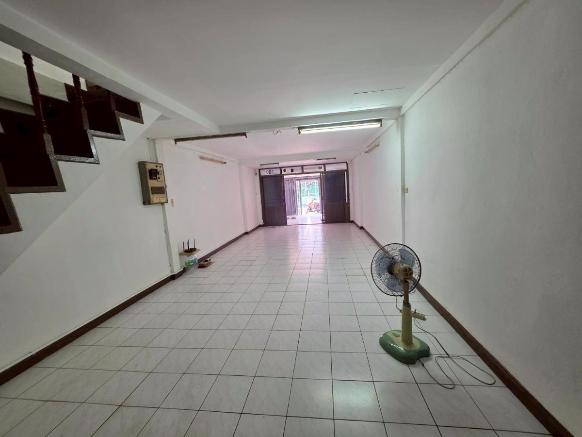 picture For Sale  Townhouse Near BTS Bang Chak (2.5 km), Sukhumvit 93 – Soi Phung Mi 50 - 10/13