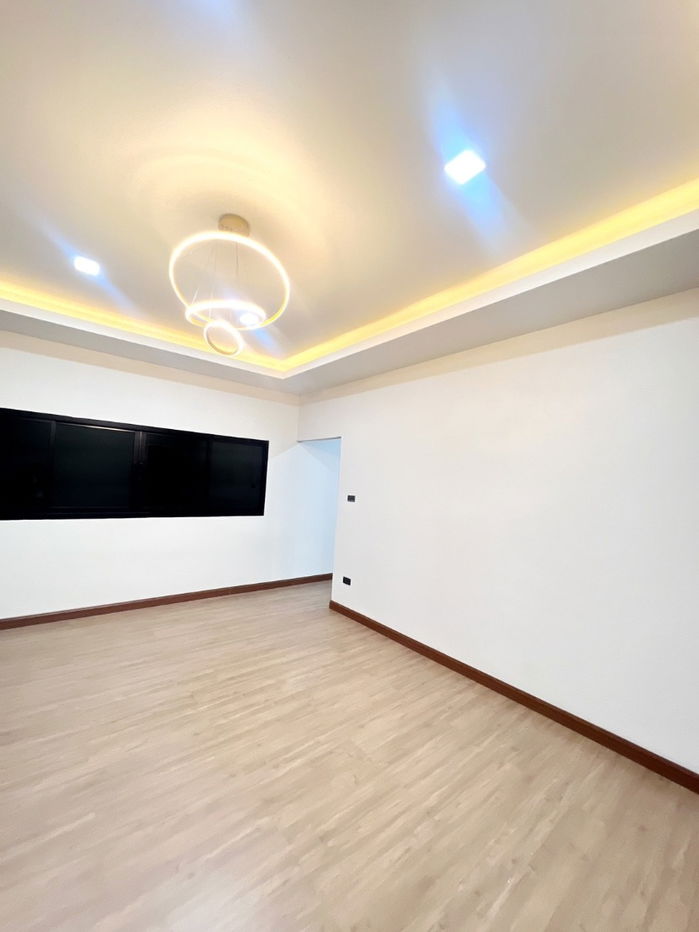 รูป บ้านสร้างใหม่ โมเดิร์น ,บ้านท่ารั้ว ใกล้ร,ร,นานาชาติ มิลฮิลล์ - รูปที่ 8/8