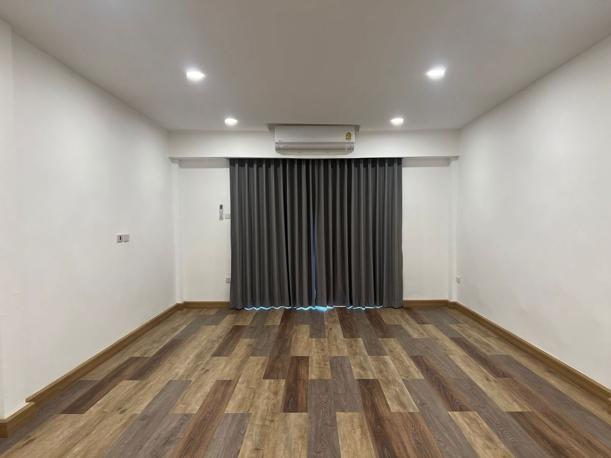 รูป ตึกแถว สภาพดีเพิ่งรีโนเวท ระยะเดิน bts บางจาก ซอยสุขุมวิท 95 - รูปที่ 7/13