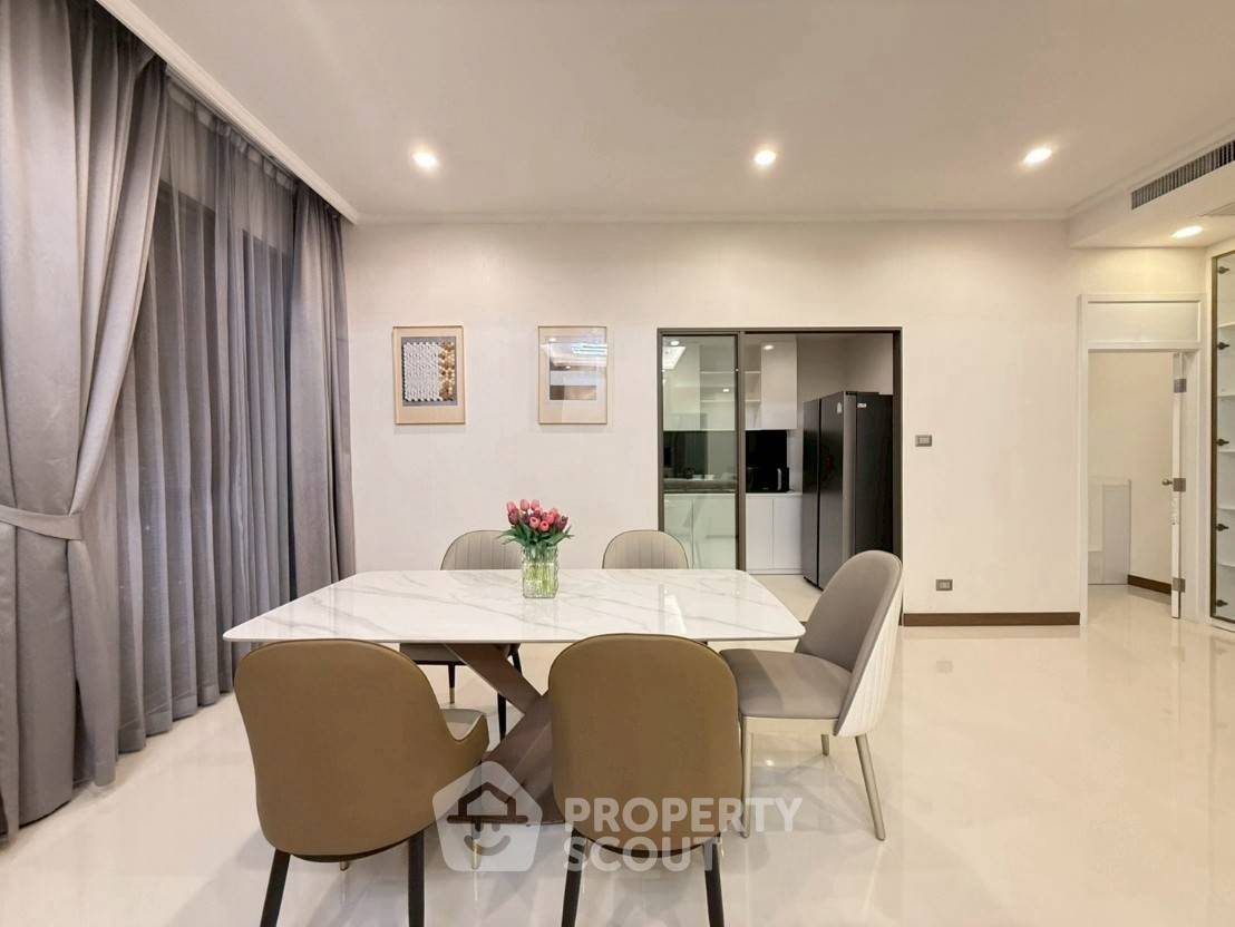 picture 3-BR Condo at Supalai Oriental Sukhumvit 39 near MRT Phetchaburi (ID 2463802) - 4/14