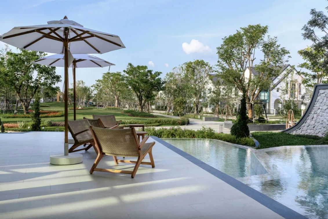 รูป สราญสิริ ศรีวารี 2🌳 สวนขนาดใหญ่ 4 ไร่ มีสนามเด็กเล่น พื้นที่วิ่ง และจุดพักผ่อนให้ทุกวัย เริ่ม 5.99 ลบ*📞 061-6161426 | 065-4496399 🟢 Line: @wsrcondo - รูปที่ 5/13