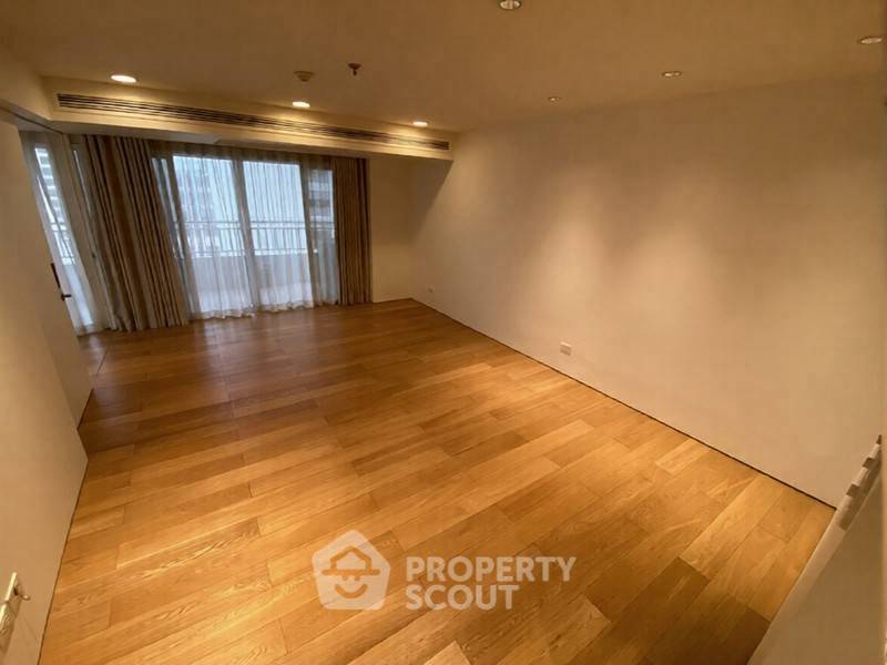picture 4-BR Condo at Sathorn Park Place Condominium near MRT Lumphini (ID 2464713) - 4/11