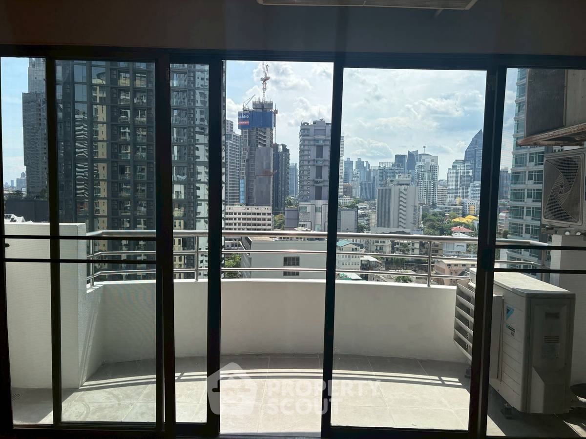 picture 3-BR Condo at Top View Tower Condominium near BTS Thong Lor (ID 2463384) - 3/11