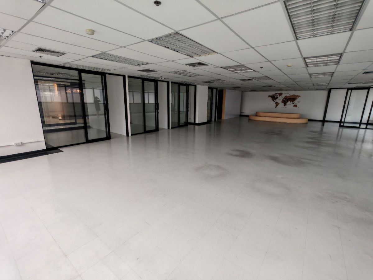 รูป พญาไท รถไฟฟ้า อยู่หน้าตึก Phayathai Plaza (พญาไท พลาซ่า) 	ขนาด 281 ตรม - รูปที่ 2/8