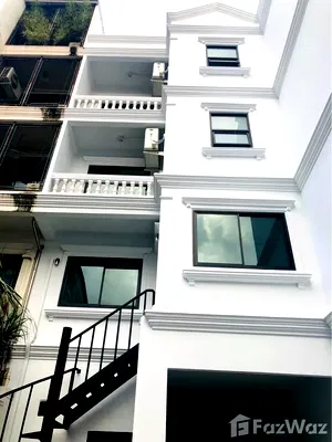 Townhouses for rent DONKI Mall Thonglor   : 5 Bedroom Townhouse for rent in Phra Khanong Nuea, Bangkok  1383222
