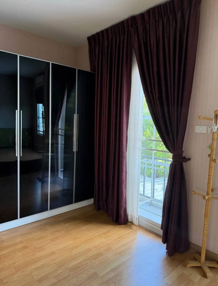 รูป T 1468 ให้เช่า ทาวน์เฮ้าส์ 2 ชั้น ม.เดอะคัลเลอร์ เฟส4 บ้านสวย เฟอร์นิเจอร์ครบ พร้อมอยู่ ราคา 16,000 บาท - รูปที่ 7/8