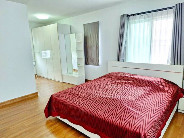 รูป นิคมปิ่นทอง ชลบุรี 3.8 กม เจปาร์ค ศรีราชา 3.7กม. บ้านเดี่ยว 2ชั้นหรูหรา จัดเต็มเฟอร์ฯ 45ตร.ว.180ตร.ม. 3นอน 3น้ำ.รพ.สมิติเวชศรีราชา 3.1 กม. - รูปที่ 3/8