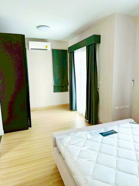 รูป บางนา-วงแหวน เมกาบางนา เดอะ วิลเลจ MRT ศรีแบริ่ง ทาวน์เฮาส์ 2 ชั้น หลังมุม 28 ตร.วา. พร้อมเฟอร์ฯ 2นอน 2 น้ำ ตลาดน้ำบางพลี 2.8 กม - รูปที่ 4/8