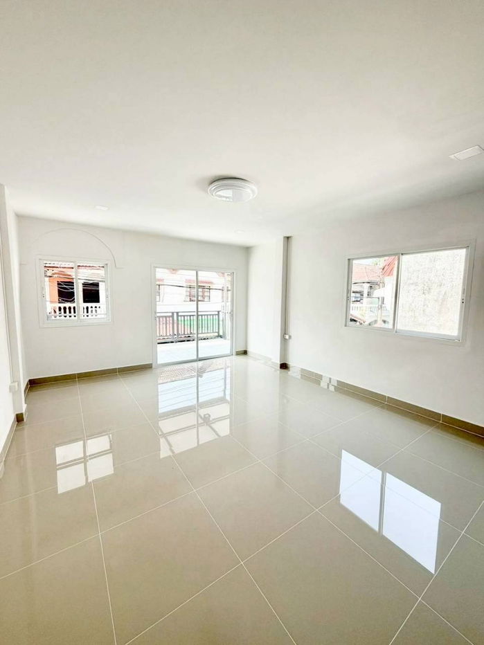 รูป บ้านสวย หลังมุม ทำเลในเมืองนนทบุรี ใกล้บิ๊กซี ติวานนท์ ใกล้ท่าน้ำนนท์ ใกล้กระทรวงสาธาณสุข ใกล้ MRT สายสีม่วง - รูปที่ 6/10