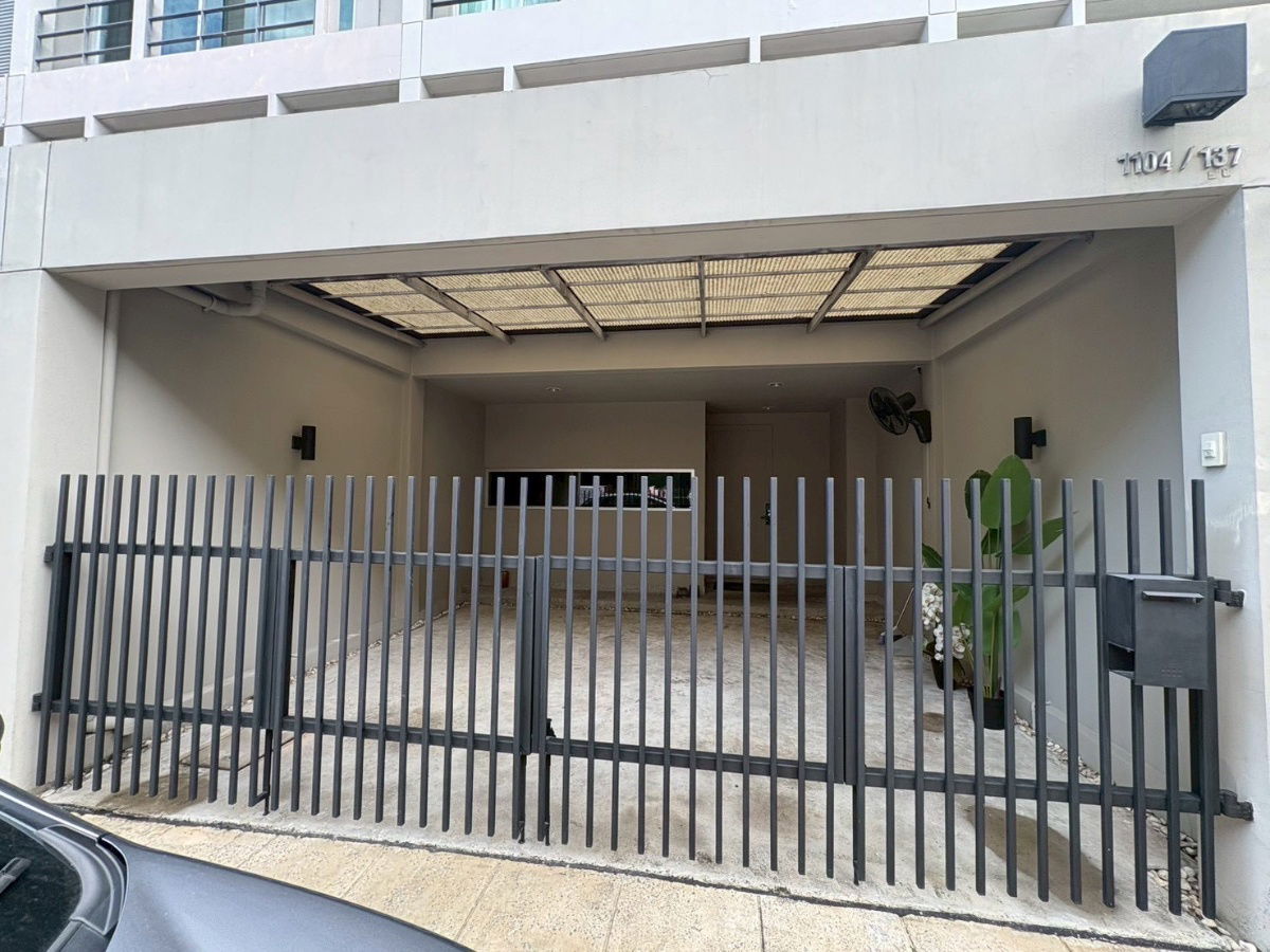 picture For Rent: Noble Cube Pattanakarn 3-storey modern home, only 10 minutes to Ekkamai–Thonglor. Land size 22 sq.wah, usable area 200 sq.m. 3 bedrooms - 19/21