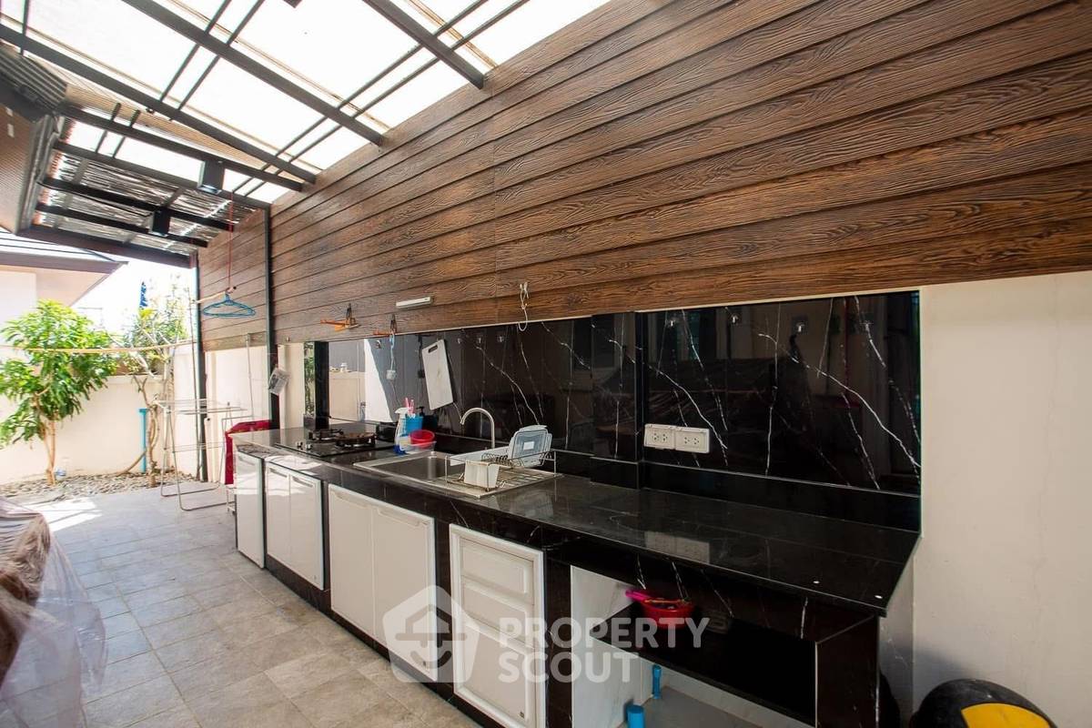 รูป บ้าน 3-ห้องนอน ที่ ไนซ์บรีซ 7 ใกล้ เดอะ เวเนเซีย (ID 2465583) - รูปที่ 26/29