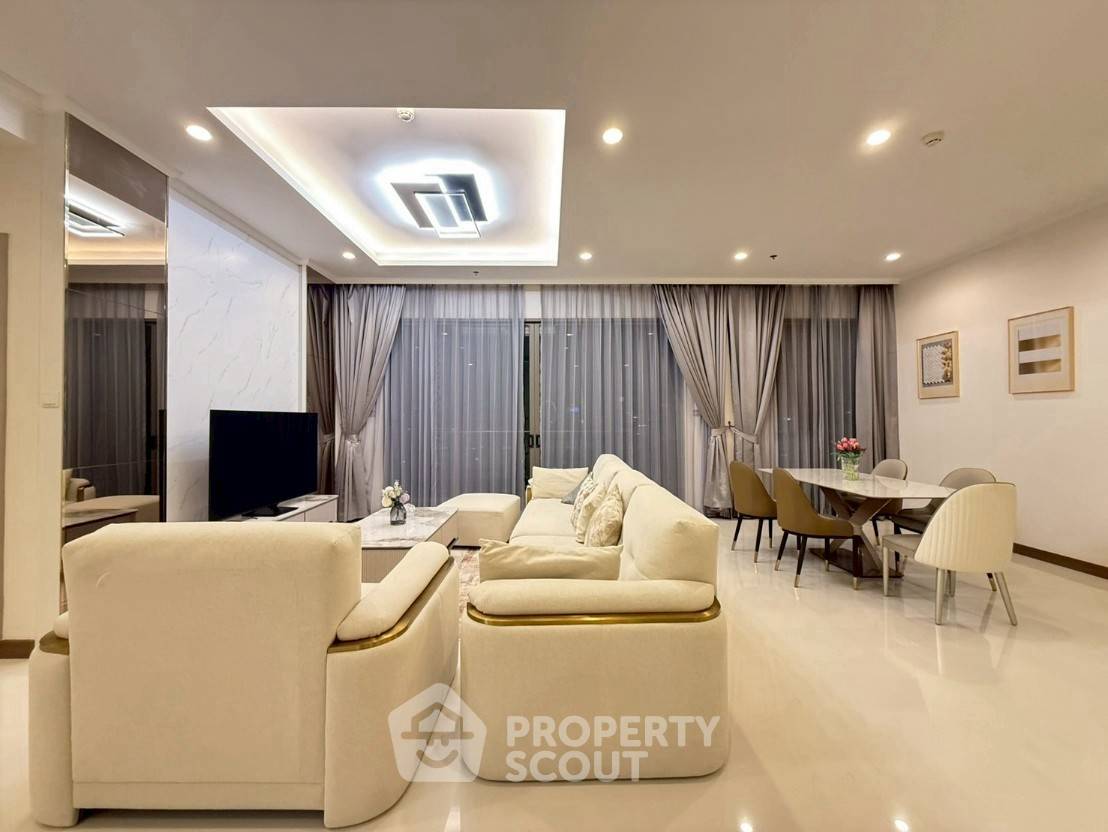 picture 3-BR Condo at Supalai Oriental Sukhumvit 39 near MRT Phetchaburi (ID 2463802) - 3/14
