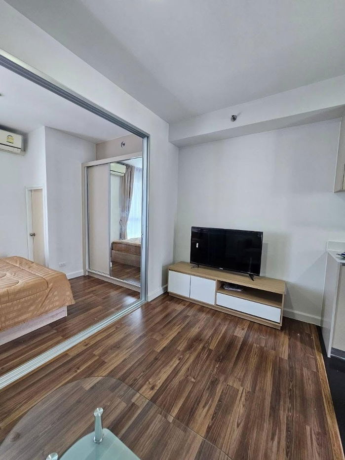 picture code : E100 a space ME Rattanathibet - 23/24