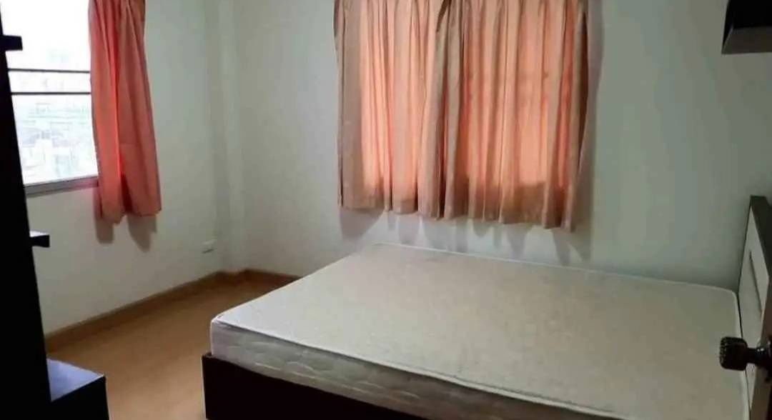 รูป H 940 ให้เช่า บ้านเดี่ยว 2 ชั้น ม.เกษมสันต์ ซ.อ่อนนุช17 สภาพดี มีเฟอร์นิเจอร์ ราคา 22,000 บาท - รูปที่ 8/9