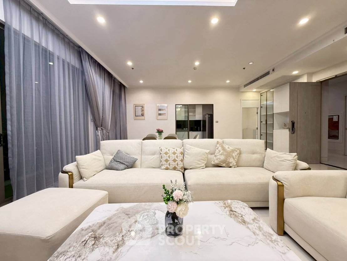 picture 3-BR Condo at Supalai Oriental Sukhumvit 39 near MRT Phetchaburi (ID 2463802) - 2/14