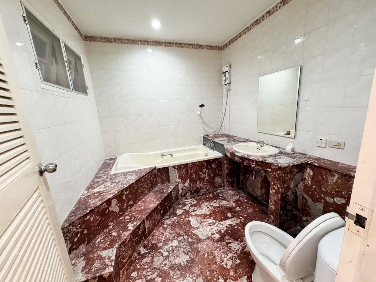 picture Home For Rent Ladprao-Wanghin 18, 3 Bedrooms 3 Bathroom Ready to Move Line ID : @hatcheryAgent  - 3/20