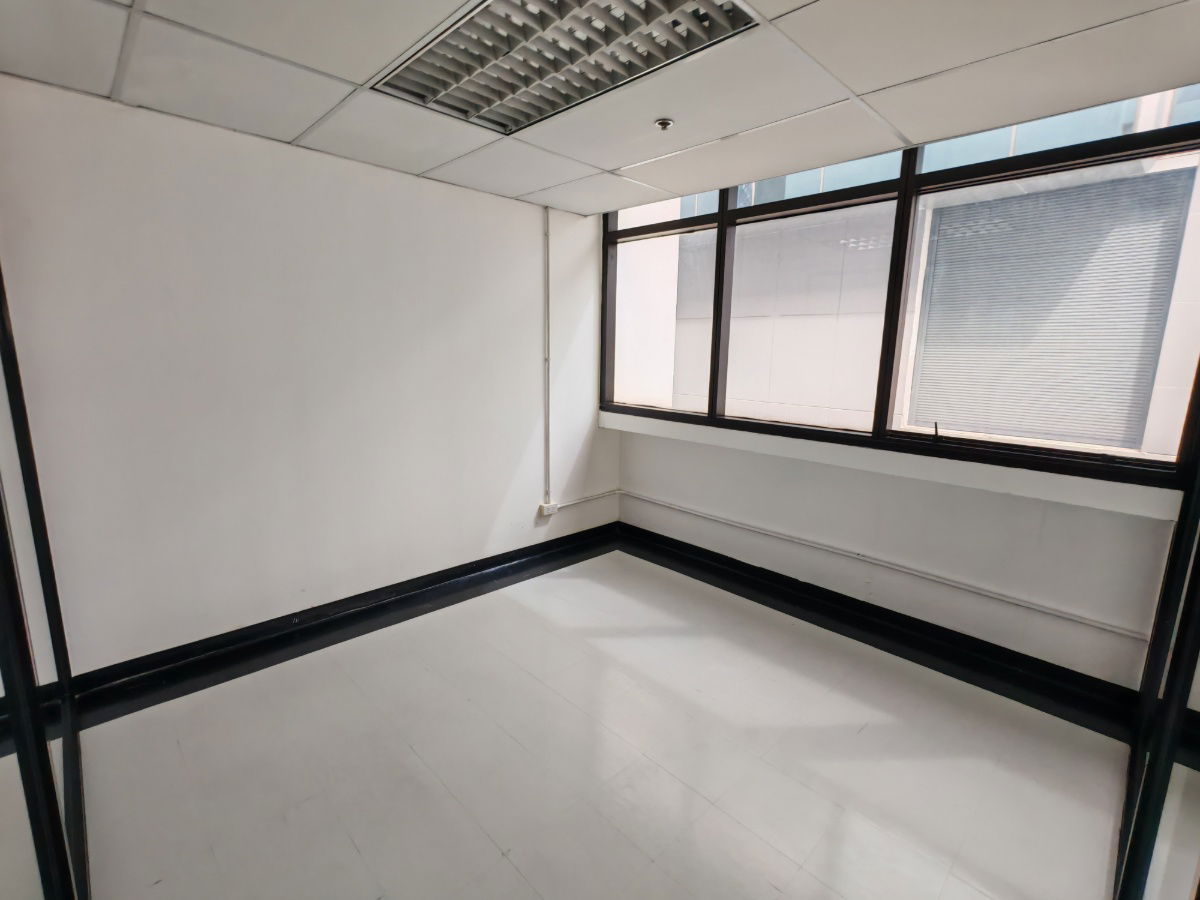 รูป พญาไท รถไฟฟ้า อยู่หน้าตึก Phayathai Plaza (พญาไท พลาซ่า) 	ขนาด 281 ตรม - รูปที่ 7/8