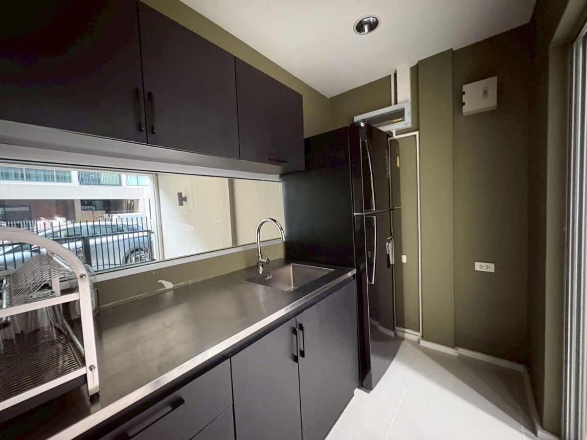 picture For Rent: Noble Cube Pattanakarn 3-storey modern home, only 10 minutes to Ekkamai–Thonglor. Land size 22 sq.wah, usable area 200 sq.m. 3 bedrooms - 7/21