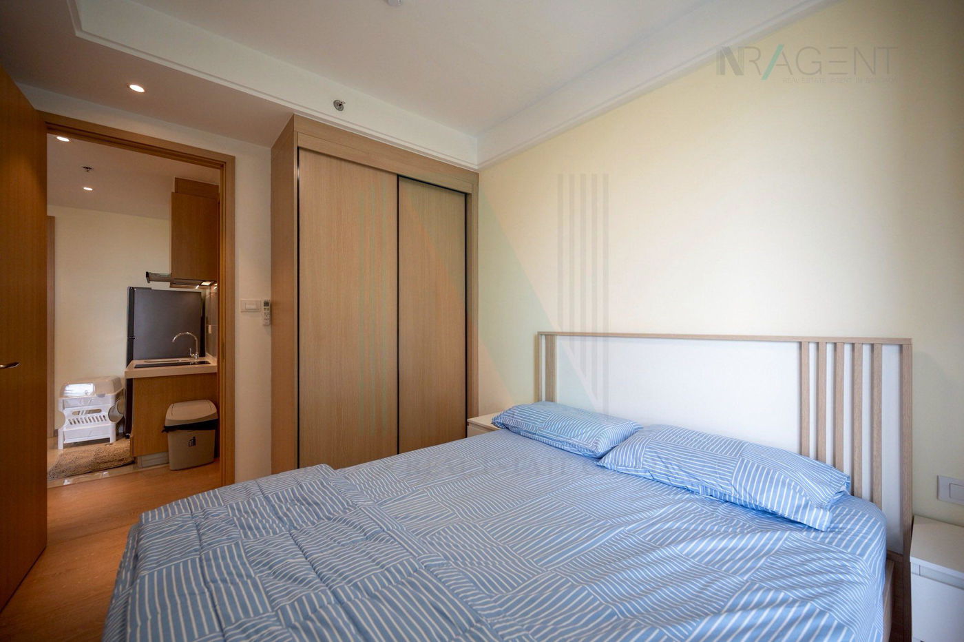 picture For Rent Condo REGAL SATHON - NARADHIWAS Building 1, Floor 10,1 bed room, Room size 32 sqm - 5/8