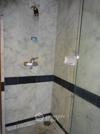 picture 2-BR Condo at Baan Piya Sathorn near MRT Si Lom (ID 510049) - 9/17