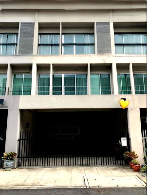 เช่าทาวน์โฮม ม.เอแบค : ให้เช่า Noble Cube Pattanakarn บ้าน 3 ชั้น เดินทางเอกมัย–ทองหล่อเพียง 10 นาที ขนาด 22 ตร.วา พื้นที่ใช้สอย 200 ตร.ม. 3 ห้องนอน 3 ห้องน้ำ 