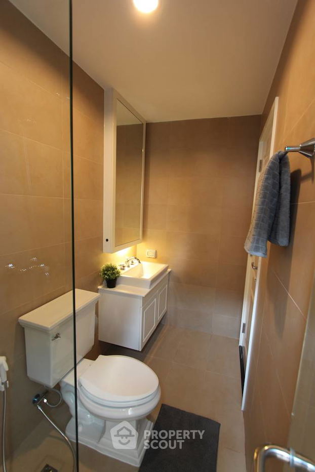 picture 1-BR Condo at Condolette Dwell Sukhumvit 26 near BTS Phrom Phong (ID 514416) - 9/11