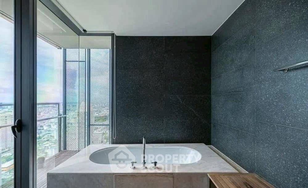 picture 4-BR Condo at The Met Sathorn near BTS Chong Nonsi (ID 2464649) - 17/20