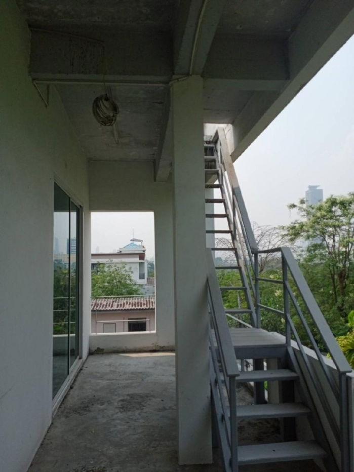 picture Great location in the heart of the city . Home office on Soi Petchburi 47 - 10/10