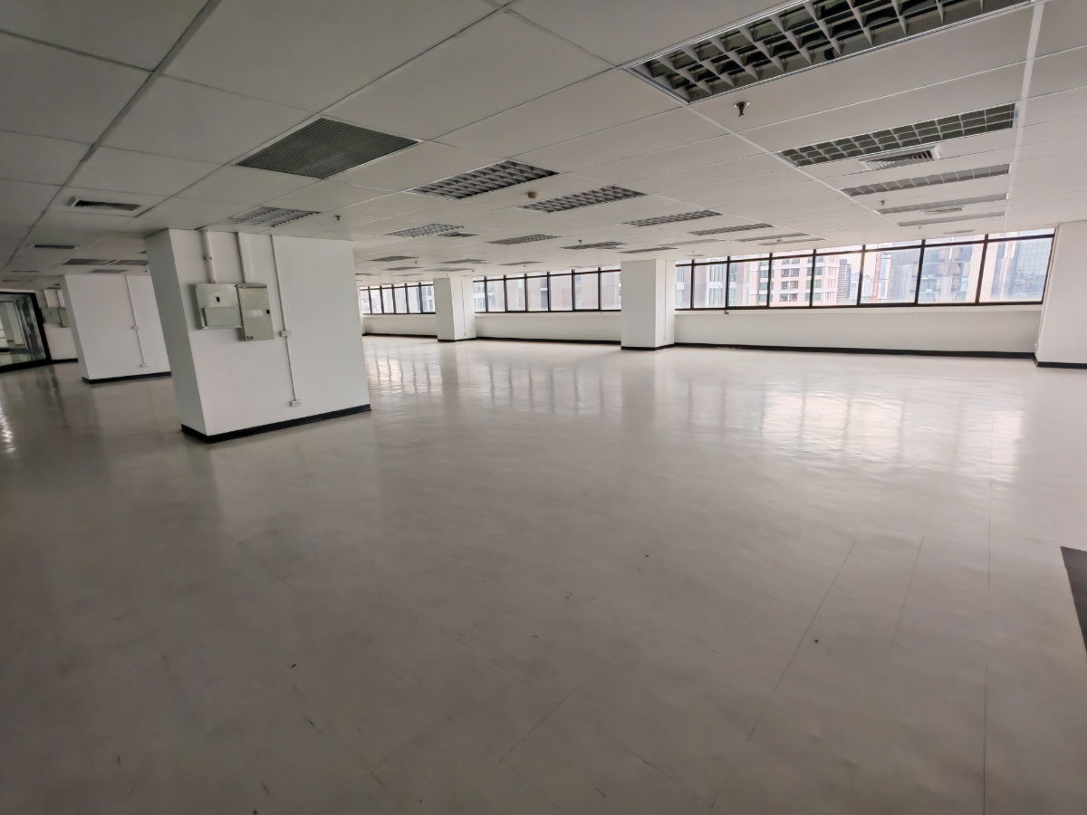 รูป รถไฟฟ้า พญาไท อยู่หน้าตึก Phayathai Plaza (พญาไท พลาซ่า)  เช่าเหมาทั้งชั้น ขนาด 1521 ตรม - รูปที่ 5/11