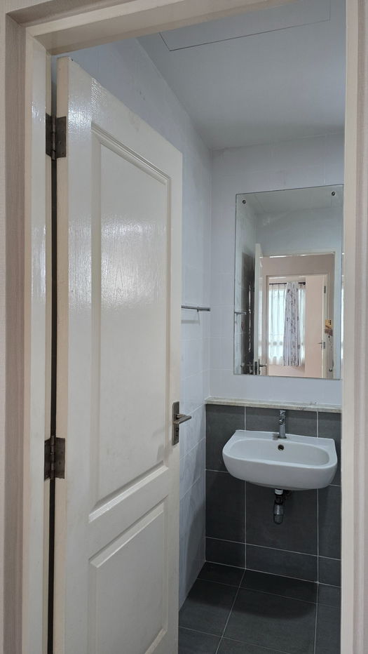 รูป ขายด่วน เจ้าของขายเอง ต่อรองได้ บ้านสวย 2 ชั้น โครงการ มัณฑนา เลค วัชรพล โซนด้านหน้าทะเลสาป สภาพใหม่ สวย ดูแลอย่างดี - รูปที่ 25/32