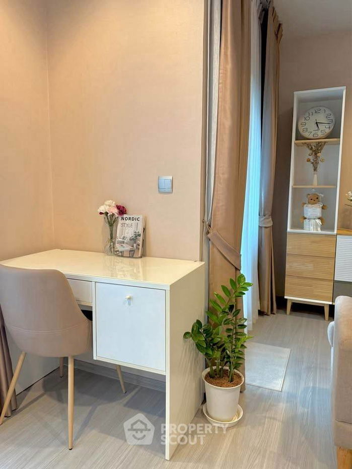 picture Studio Condo at Life Asoke - Rama 9 near MRT Phra Ram 9 (ID 2466703) - 8/16