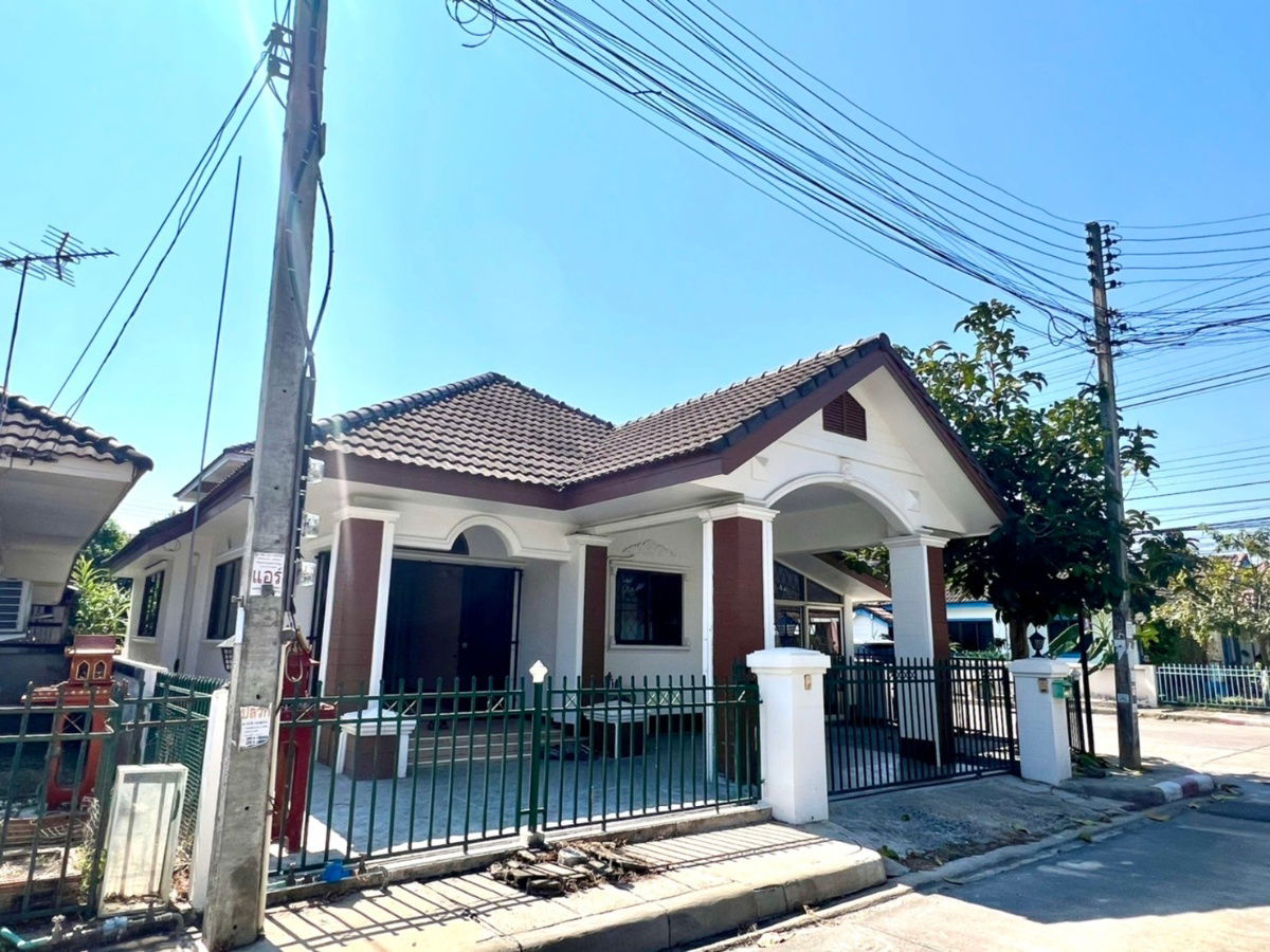 รูป ให้เช่าบ้านเดี่ยวชั้นเดียวในโครงการ มี 4 ห้องนอน 3 ห้องน้ำ 1 ห้องครัว จอดรถได้ 2 คัน - รูปที่ 1/22