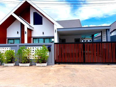 บ้านเดี่ยว บางละมุง ชลบุรี : ขายบ้านเดี่ยวพร้อมสระว่ายน้ำ หลังมุม 1 ไร่กว่า–ตกแต่งครบ พร้อมเข้าอยู่ ใกล้ห้าแยกพ่อขุน / รพ.รามาสมุย