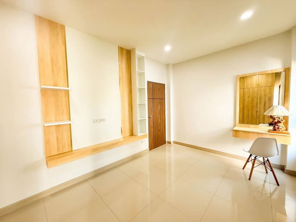 รูป ให้เช่าบ้านเดี่ยวสองชั้น  3 ห้องนอน 3 ห้องน้ำ 1  ห้องครัว - รูปที่ 22/32