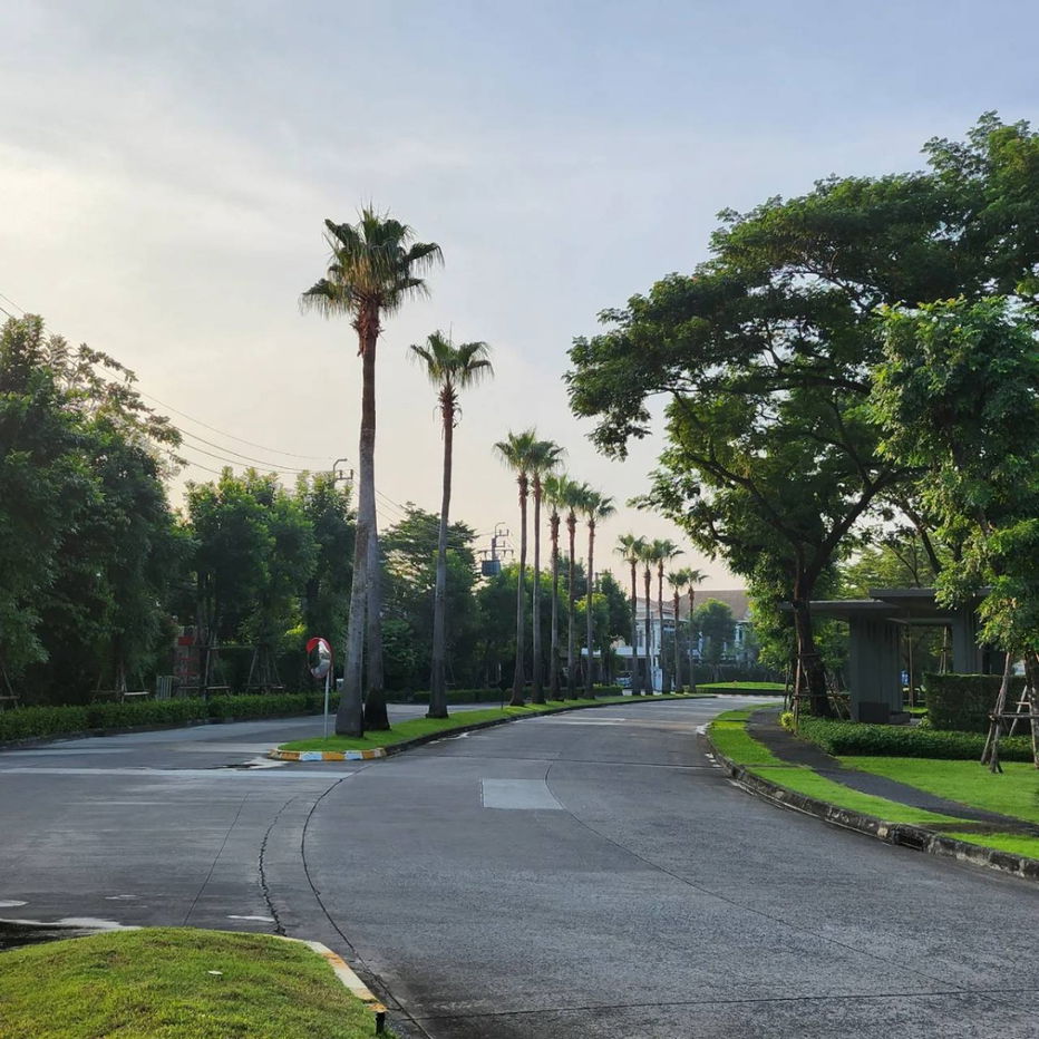 รูป ขายด่วน เจ้าของขายเอง ต่อรองได้ บ้านสวย 2 ชั้น โครงการ มัณฑนา เลค วัชรพล โซนด้านหน้าทะเลสาป สภาพใหม่ สวย ดูแลอย่างดี - รูปที่ 28/32