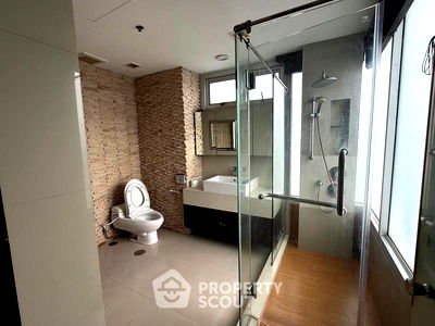 Condos for rent : 3-BR Condo at Nusasiri Grand Condominium near BTS Ekkamai (ID 1989699)