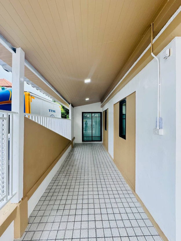 รูป ทาวน์เฮ้าส์ 2 ชั้น #หมู่บ้านพฤกษา3 วัดลาดปลาดุก! หลังริม เนื้อที่ 24 ตร.วา มีพื้นที่ด้านข้าง! ฟังก์ชันใหญ่ 4 ห้องนอน 2 ห้องน้ำ ต่อเติมระเบียงหน้าบ้าน - รูปที่ 4/20