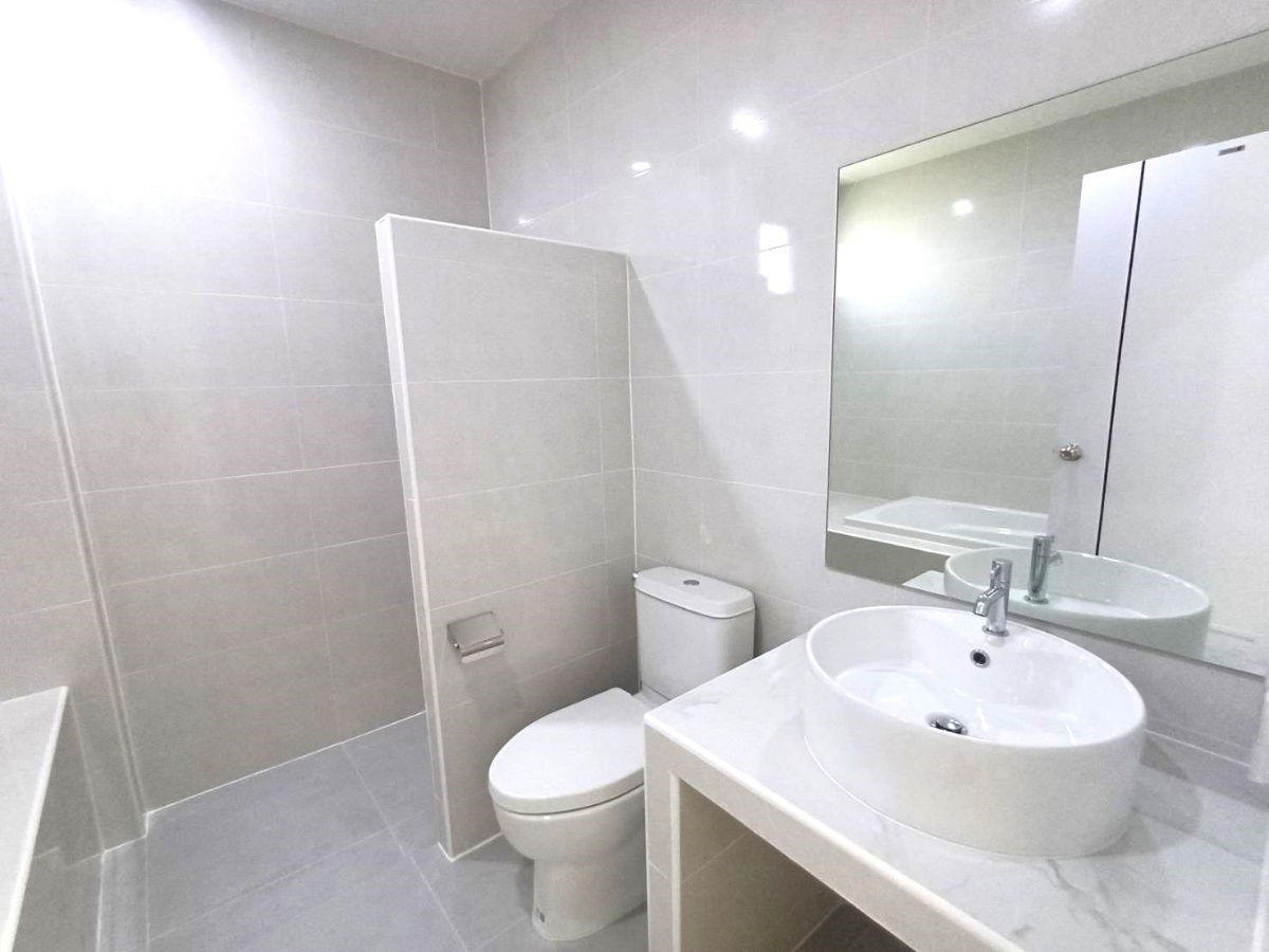 รูป ให้เช่าบ้านเดี่ยวสองชั้น 5 ห้องนอน 4 ห้องน้ำ 1 ห้องครัว 2 ที่จอดรถ - รูปที่ 20/30