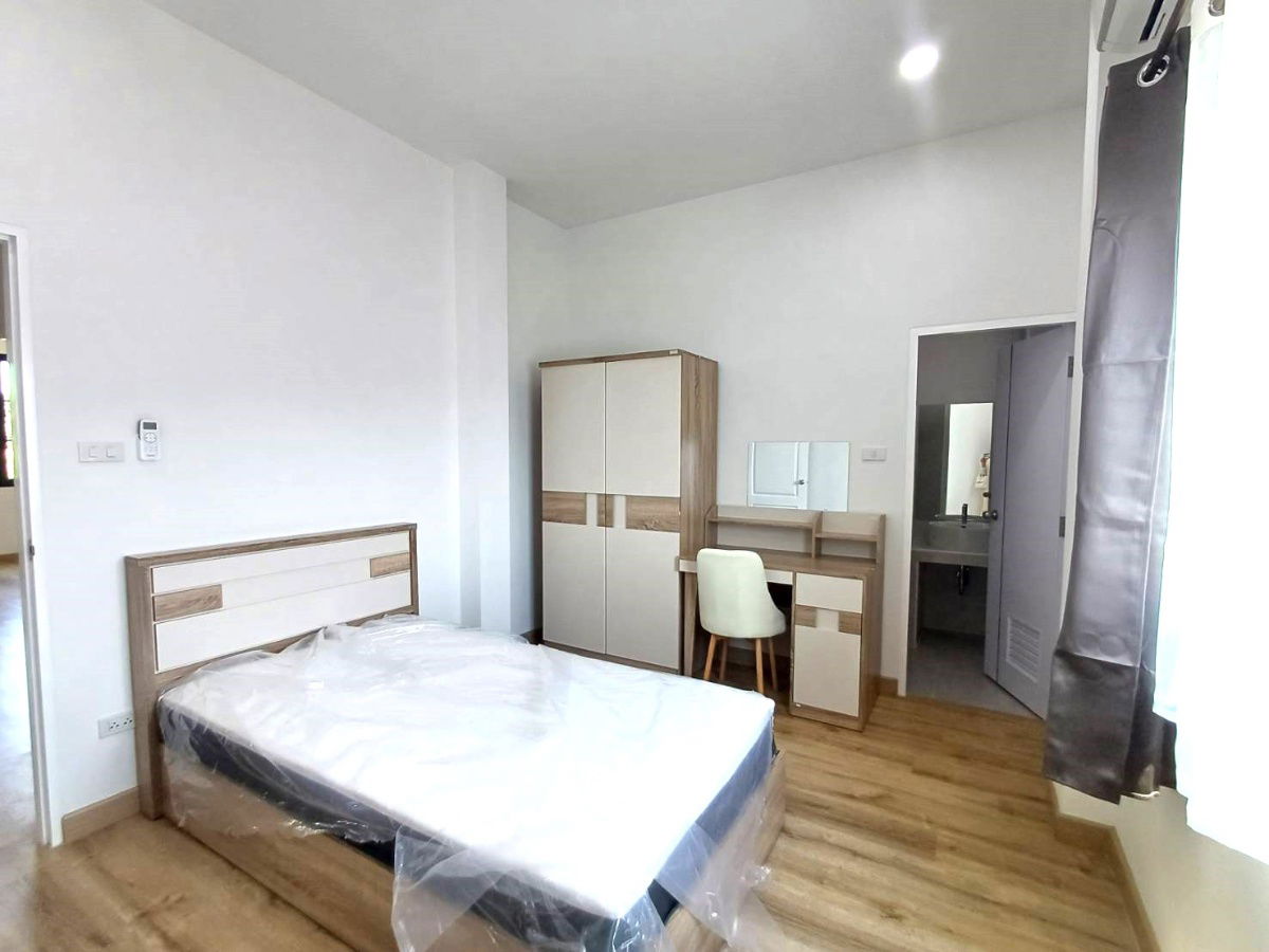 รูป ให้เช่าบ้านเดี่ยวสองชั้น 5 ห้องนอน 4 ห้องน้ำ 1 ห้องครัว 2 ที่จอดรถ - รูปที่ 19/30