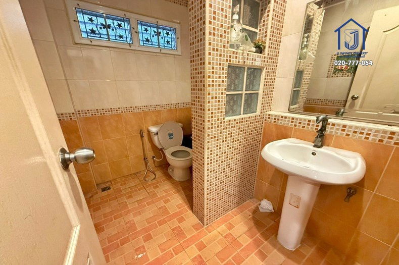 รูป ขายบ้านเดี่ยว 2 ชั้น ถนนโชคชัย 4 ซอย 43 หลังริม ใกล้รถไฟฟ้า-ทางด่วนฉลองรัช (รามอินทรา-อาจณรงค์) - รูปที่ 9/11