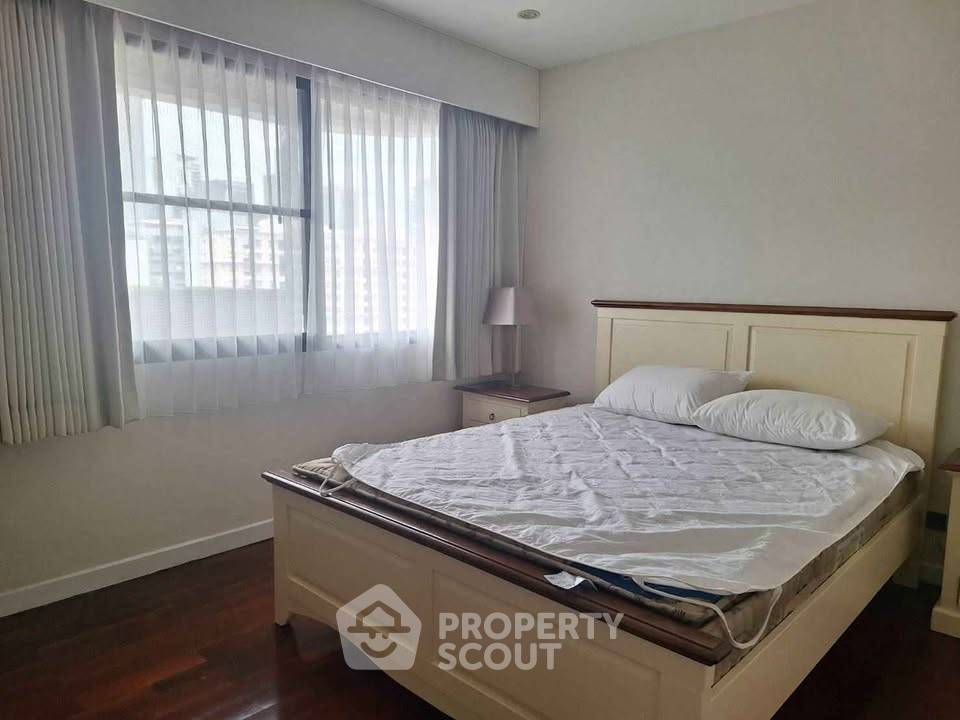 picture 4-BR Condo at Le Raffine Sukhumvit 24 Condominium near BTS Phrom Phong (ID 2446744) - 4/8