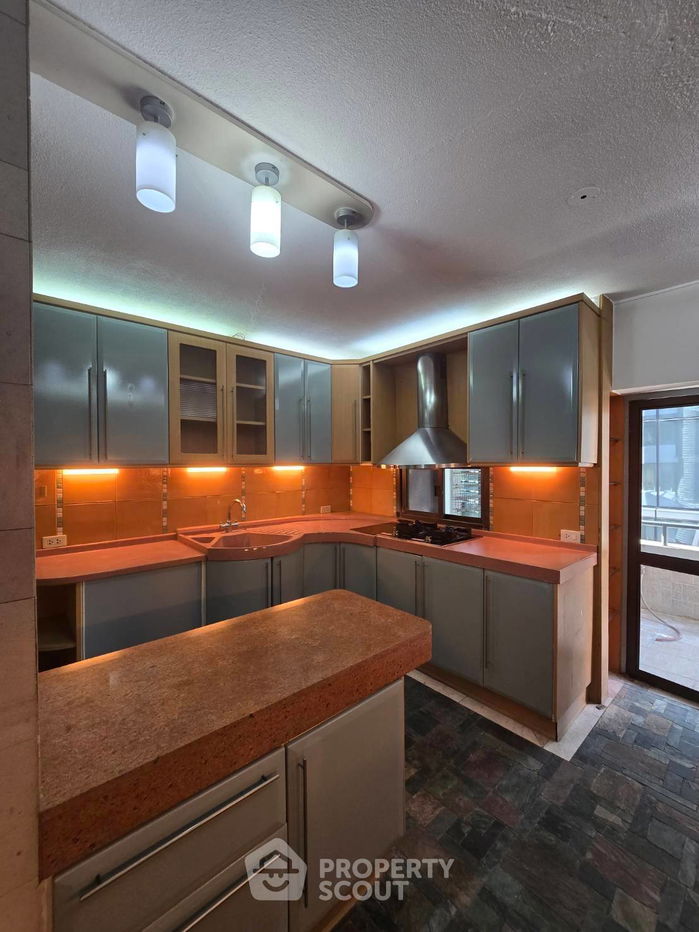 picture 2-BR Condo at Sithakarn Condominium near BTS Phloen Chit (ID 2467073) - 5/14