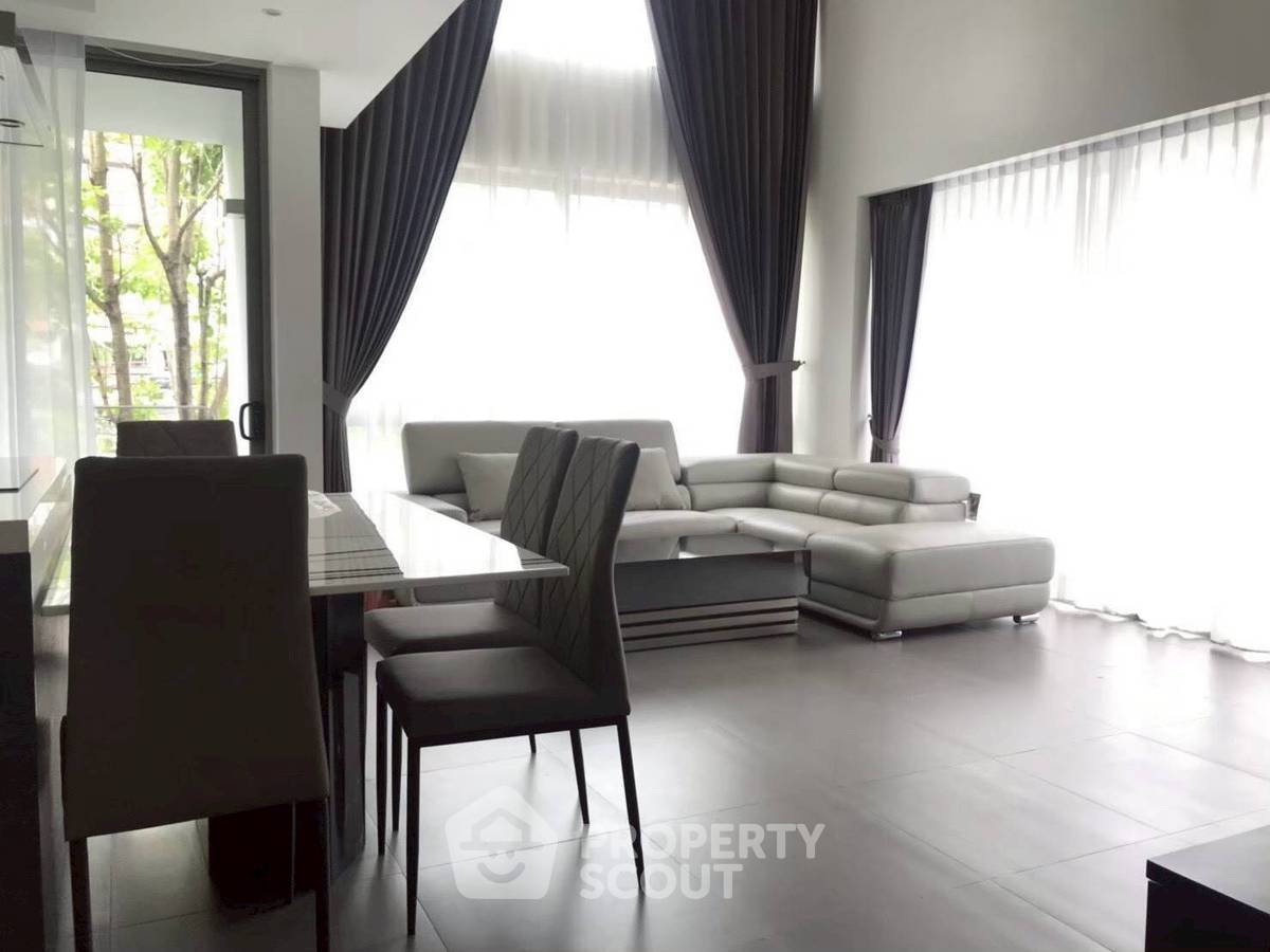 รูป คอนโด 3-ห้องนอน ที่ ดาวน์ทาวน์ 49 สุขุมวิท ใกล้ BTS พร้อมพงษ์ (ID 2466216) - รูปที่ 1/11